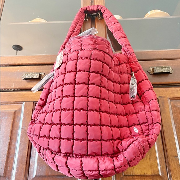 ♥️💖 SOUR CHERRY FP Movement Quilted Carryall NO LONGER AVAILABLE Dark Red NWT - Picture 8 of 14